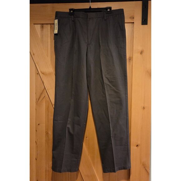 NWT Dockers True Chino Mens 38x34 Pleated Front Relaxed Fit Pants Gray - Picture 1 of 15